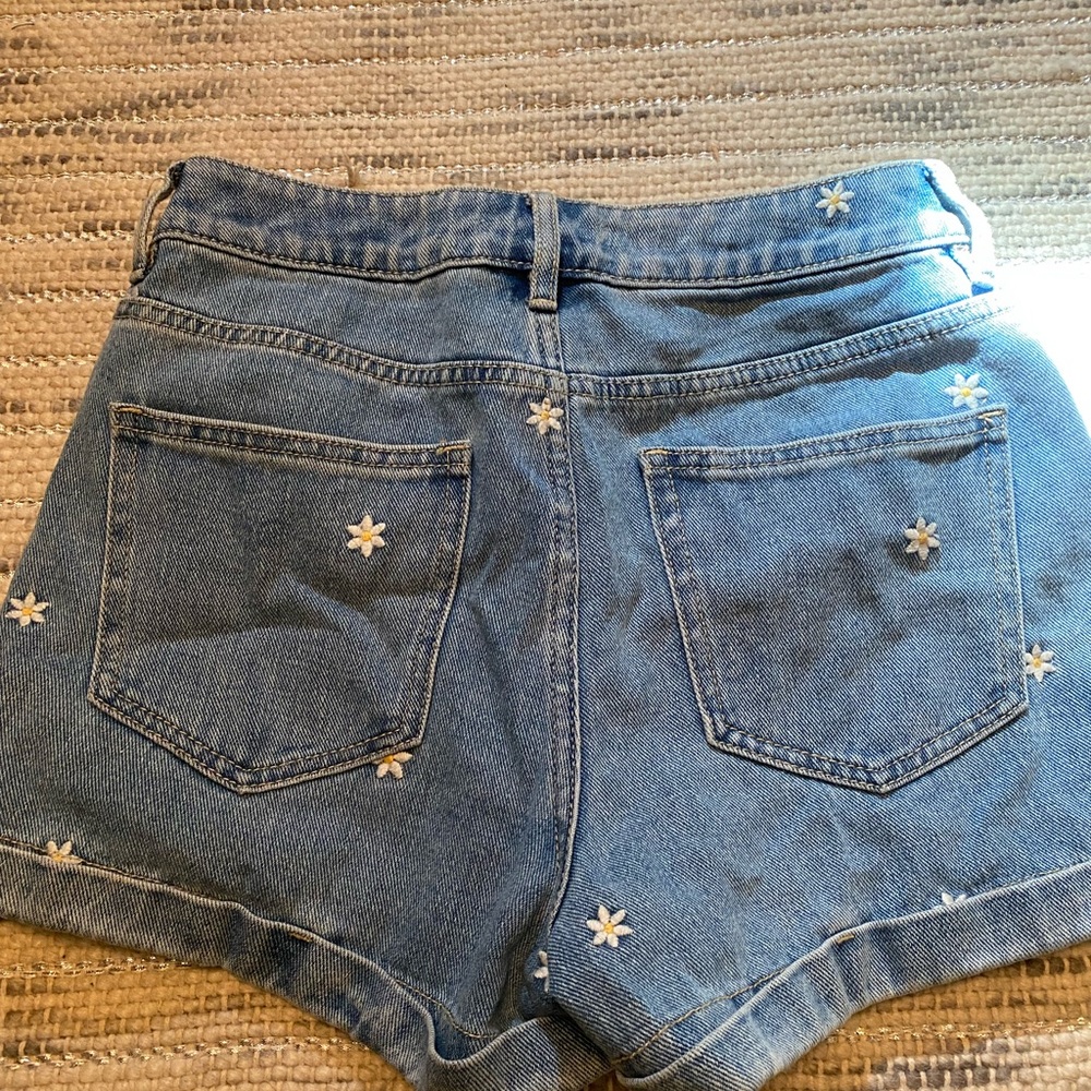 Pacsun daisy denim shorts - Picture 3 of 3